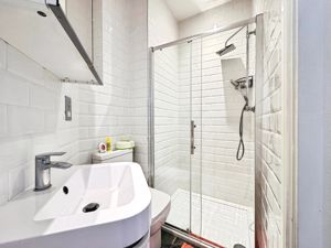 HIGH STREET- click for photo gallery